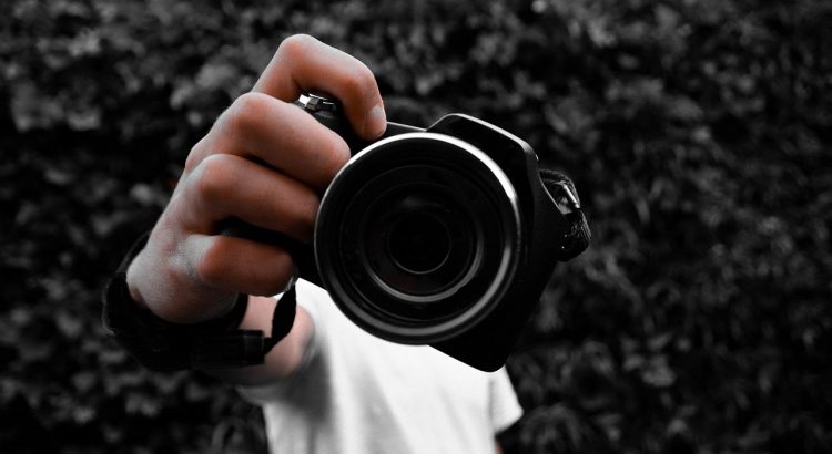 Camera Man Lens Focus Hand Tool  - luisambrosgomez / Pixabay