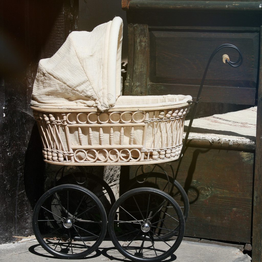 Stroller Old Antiques Antique - vargazs / Pixabay