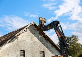 Demolition Excavator House Roof  - schauhi / Pixabay
