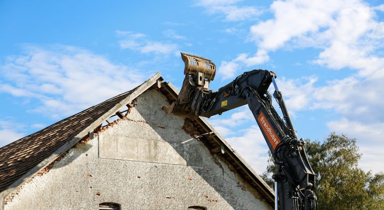 Demolition Excavator House Roof  - schauhi / Pixabay