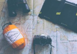 Adventure Binoculars Camera Canon  - Pexels / Pixabay